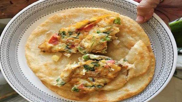 টমেটো-আলু দিয়ে অমলেট বানাবেন যেভাবে