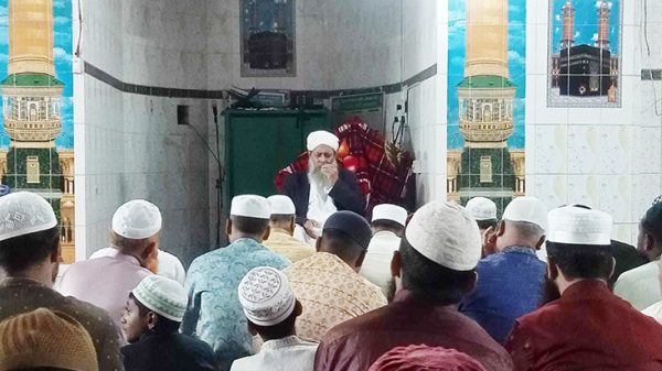 ইবাদত-বন্দেগিতে পবিত্র শবে বরাত পালিত