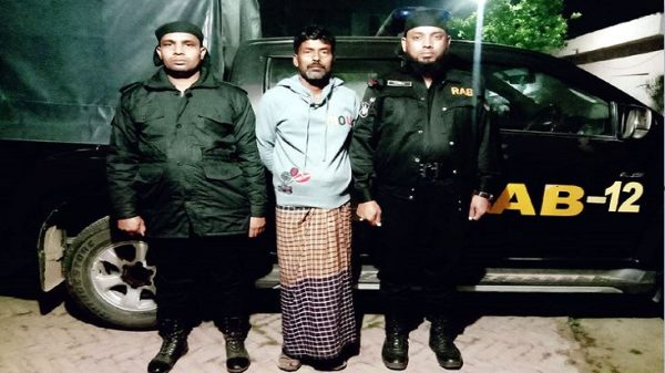 গাংনীতে র‌্যাবের অভিযানে ফেন্সিডিলসহ মাদক কারবারি আটক