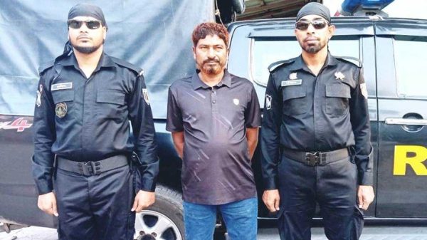 গাংনীতে র‌্যাবের অভিযারে মানব পাচার মামলার আসামি আটক