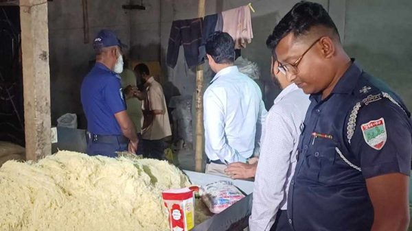 খোলা সেমাই কিনে বনফুল নামে প্যাকেটজাত মেহেরপুরে এক কারখানাকে জরিমানা