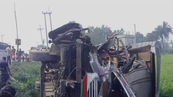 ময়মনসিংহে সড়ক দূর্ঘটনায় নিহত-২, আহত ২৫