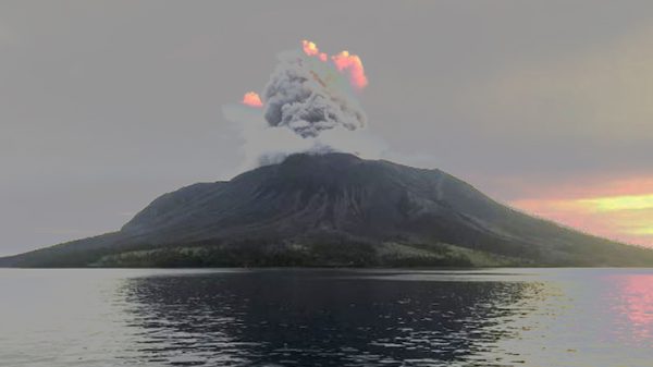 আবারও ইন্দোনেশিয়ার রুয়াং আগ্নেয়গিরিতে অগ্ন্যুৎপাত,সর্বোচ্চ সতর্কতা জারি