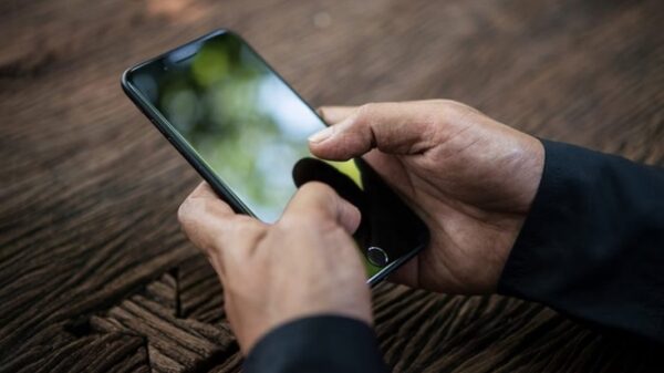 ফোন হ্যাং করছে বার বার? জেনে নিন করণীয়