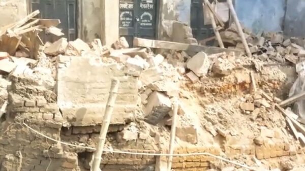 গাংনীতে নির্মাণাধীন ড্রেনের পাশের দোকান ধ্বসে এক ভিক্ষুক নিহত