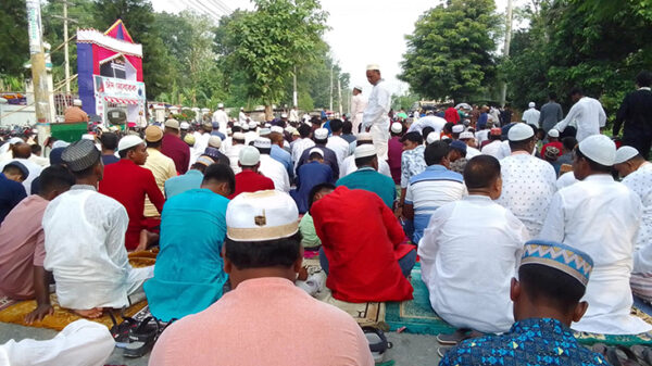 ধর্মীয় গাম্ভীর্যের মধ্যদিয়ে মেহেরপুরে পবিত্র ঈদ-উল-আজহা পালিত