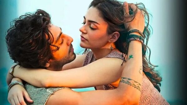 নতুন জুটিতে বলিউড মাত, ‘সাইয়ারা’ ভাঙছে একের পর এক রেকর্ড