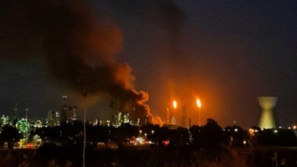 ইসরাইলের তেল শোধনাগারে ইরানি ক্ষেপণাস্ত্র হামলায় নিহত ৩