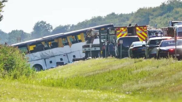নিউইয়র্কে পর্যটকবাহী বাস উল্টে নিহত ৫