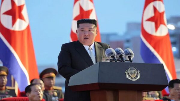 পারমাণবিক অস্ত্রের মজুত বাড়ানোর ঘোষণা কিমের