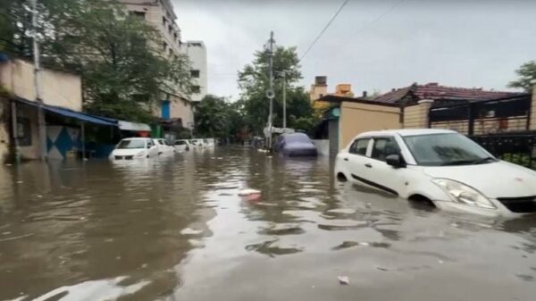 কলকাতায় ভারী বৃষ্টিতে বন‍্যা, ৮ জনের মৃত্যু