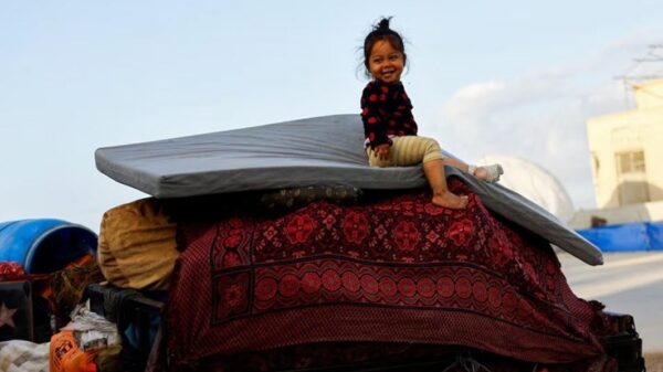 ইসরায়েলি সেনা প্রত্যাহার শুরু, ধ্বংসস্তূপে ফিরছে গাজার মানুষ