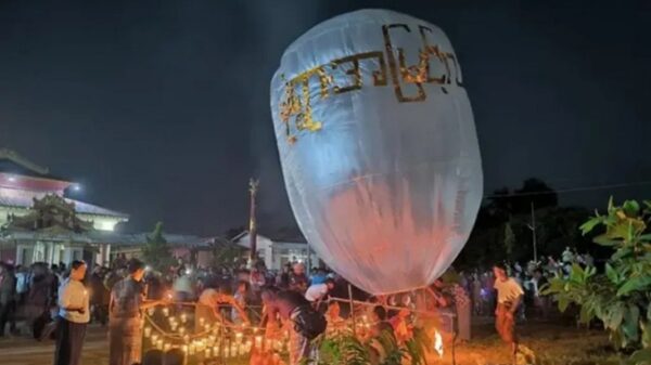 মিয়ানমারে বৌদ্ধ উৎসবে জান্তার প্যারামোটর হামলা, নিহত অন্তত ২০