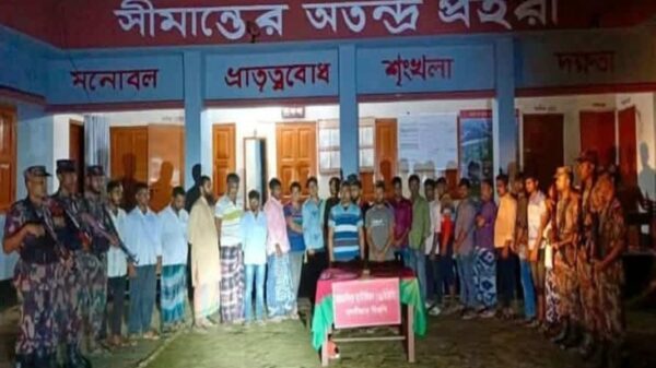 শেরপুর সীমান্ত দিয়ে অবৈধভাবে ভারতে প্রবেশকালে পাচারকারী চক্রের সদস্যসহ আটক ২৪