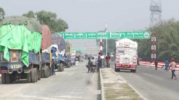 পঞ্চগড়ে বাংলাবান্ধা স্থল বন্দর দিয়ে নেপালে পাঠানো হলো আলু