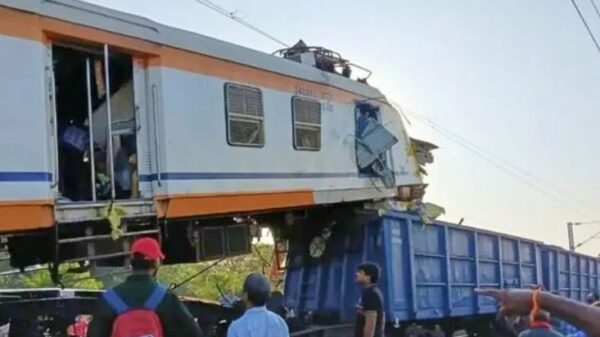 ভারতে যাত্রী ও মালবাহী ট্রেনের সংঘর্ষ, নিহত ১১