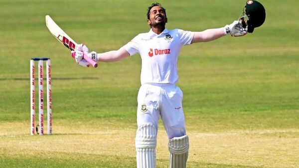 শততম টেস্টে সেঞ্চুরি করে ইতিহাসের গড়লেন মুশফিক