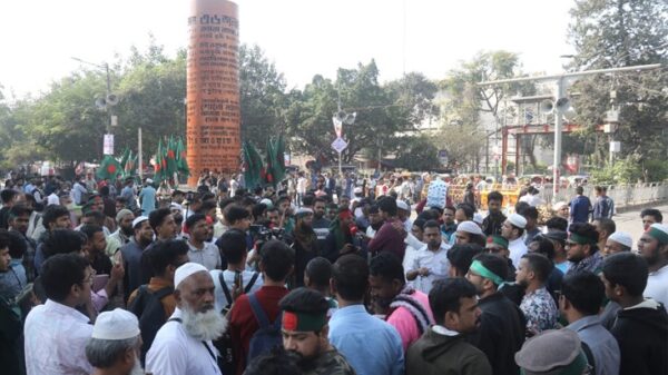 শাহবাগে বিক্ষোভ থেকে ভারতীয় পণ্য বয়কটের ডাক