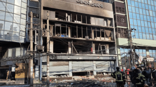 প্রথম আলো ও ডেইলি স্টারে হামলার ঘটনায় গ্রেফতার ৯