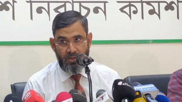 এবারের নির্বাচন লাইনচ্যুত ট্রেনকে আবার লাইনে তোলার মতো: ইসি সানাউল্লাহ