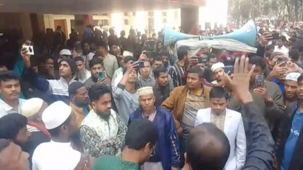 পঞ্চগড়ে রিটার্নিং কর্মকর্তার সাথে বৈঠক, বিক্ষোভকারীদের কর্মসূচী প্রত্যাহার